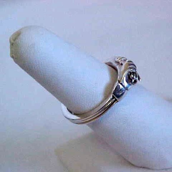 Sterling Silver Heart In Hands Ring - Picture 4 of 4